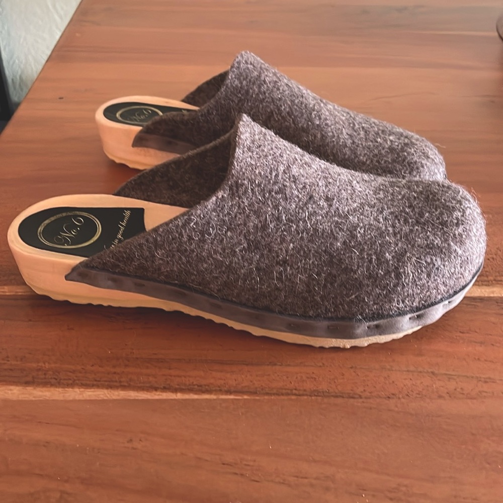 No. 6 Contour Felt Clogs 39